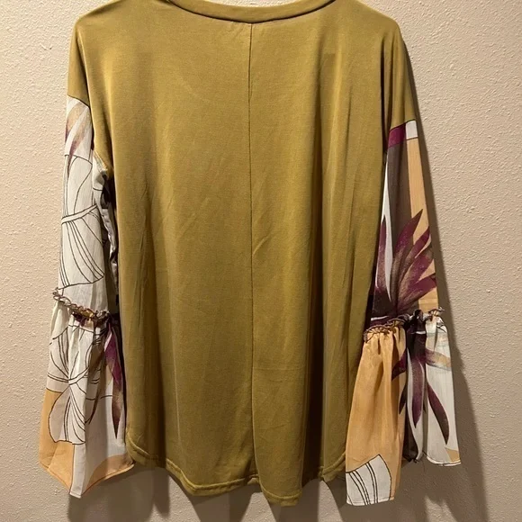 Gorgeous Blouse - Picture 3 of 5